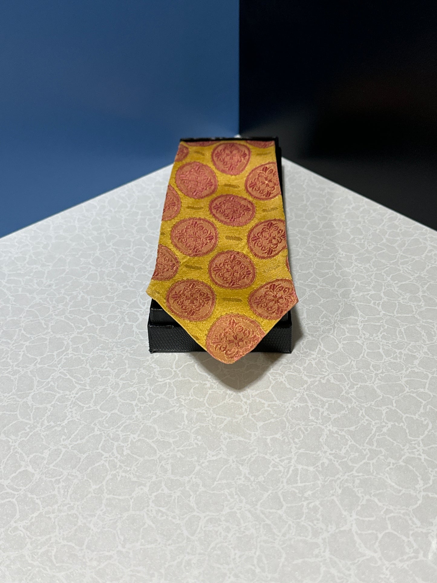 Golden Clasp Neck Tie - 124